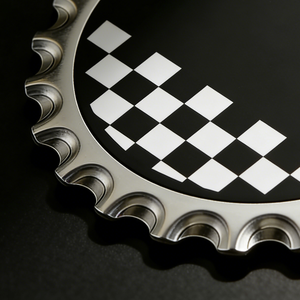 Apribottiglie in Lega di Zinco Personalizzato con Logo, Alta Qualità, Design a Strisce Racing, con Tappo - Product Image 6