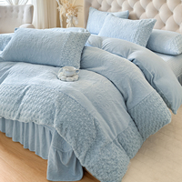 Parure de lit en velours laiteux rose 4 pièces, ensemble housse de couette et jupe de lit à motifs floraux roses, linge de lit luxueux et moelleux pour l'hiver