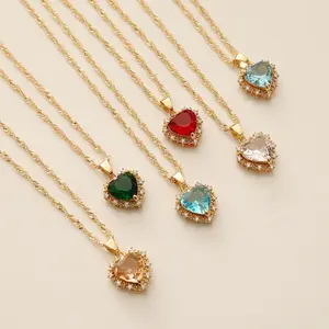 2023 SNS Hot Selling Full Diamond Love Heart Pendant Necklace Multicolor Bling Zirconia Rhinestone Heart Clavicle Necklace