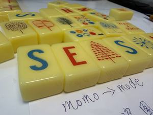 Juego de Mahjong de Resina con Temática de las Cuatro Estaciones, Patas Metálicas Plegables, Personalizable de Fábrica, Disponible para Pre-orden, Estilo Americano, Juego Familiar para 4 Jugadores - Product Image 4