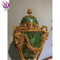 Vase décoratif géométrique oriental en laiton et porcelaine, style pot à gingembre, émeraude du Moyen-Orient, trophée antique, artisanat d'art pour la maison