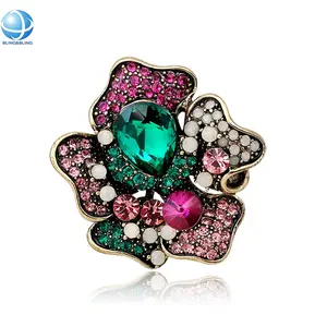 Guangzhou OEM rhinestone green floral brooches for elegant ladies