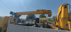 Grue de chargement de camions fiable de 10 tonnes avec une hauteur de levage de 15 m, un moteur Weichai de 340 ch et un poids total autorisé de 31 tonnes pour les projets d'infrastructure - Product Image 5
