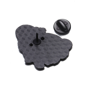 Spille da Bavero in Metallo Smaltato in Lega di Zinco Nichel Nero con Ragazzo Sdraiato sulla Schiena di una Mucca, Disponibili all'Ingrosso per Abbigliamento e Regali - Product Image 6