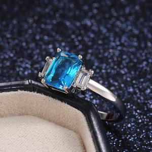 Anello da Donna F175 con Acquamarina, Taglio Smeraldo, Gemma Naturale, Montatura a Griffe, Anelli di Fidanzamento alla Moda - Product Image 2