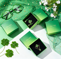 Boîte cadeau de bijoux vert dégradé pour la Saint-Patrick, boîte rigide carrée en papier à deux pièces avec impression dorée personnalisée, insert en velours, OEM