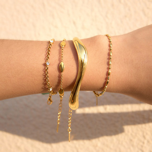 Bracelet ouvert minimaliste pour femme en acier inoxydable plaqué or 18 carats, style européen et américain élégant, cadeau de bijoux - Product Image 2