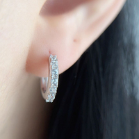 Boucles d'oreilles Dan Jewelry pour femme, créoles Huggie à 7 pierres serties en griffes, en argent sterling 925 avec zircon cubique 5A