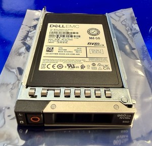 قرص ديلز 960 جيجابايت NVMe للقراءة المكثفة AG Drive U2 Gen4 مع حامل - Product Image 5