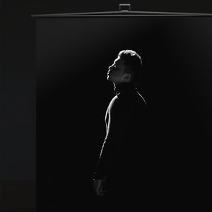 ฉากหลังพับได้ RAUBAY ขนาด 59.8x82.7 นิ้ว ป้องกันรอยยับ ป้องกันแสงสะท้อน สีดำ พกพาสะดวก - Product Image 6