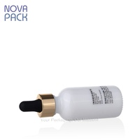 Emballage de soins de la peau vide flacon compte-gouttes cosmétique 30ml 50ml 60ml flacon de sérum en verre blanc opaque en céramique avec compte-gouttes en or
