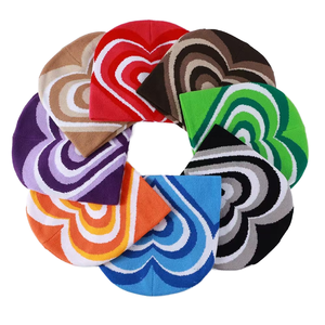 Chapeaux d'hiver personnalisés <span class=keywords><strong>Chapelier</strong></span> en coton tricoté en forme de cœur avec un design unique et l'impression de personnages Logo personnalisé et style d'image - Product Image 1