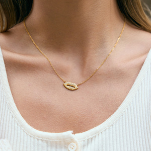 Collier pendentif lèvres en acier inoxydable plaqué or 18 carats avec diamants blancs sertis pavé, bijoux de mode pour soirée - Product Image 3