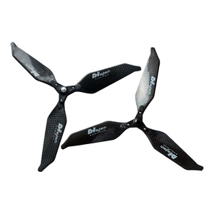 Eliche Maytech 9450 in Fibra di Carbonio 9.4x5.0 Pollici a 3 Pale in Coppia CW/CCW con Dado Autoregolante per <span class=keywords><strong>Quadricottero</strong></span> Phantom 3/2 Nuovo - Product Image 1