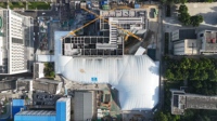 Dôme gonflable moderne en résine PVDF pour sites sportifs, structure de fondation soutenue par l'air