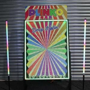 Juego de Plinko LED Retro Personalizable para Interiores, de Madera y Metal, con Ranura para Tarjetas de Sorteo, para Carnavales, Guarderías, Centros Comerciales y Locales de Bebidas - Product Image 2