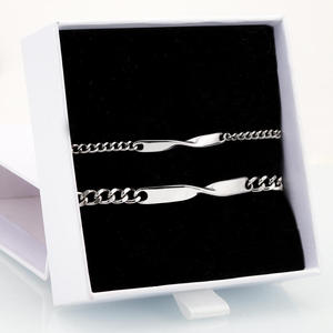 Bracelet tendance en acier inoxydable Mobius pour couple, gravure personnalisée, chaîne à maillons, symbole personnalisable pour cadeau d'anniversaire - Product Image 3