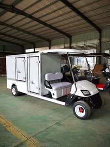 Ce chariot de golf utilitaire 4 places électrique 4 roues motrices Street Legal Club Car avec aluminium avec boîte de chargement - Product Image 5