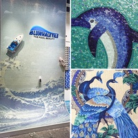 Gambar Ubin Mosaik 3D Pola Buatan Tangan Dekoratif Mural Mosaik Merak Penyu Bunga Kustom Seni Mosaik Dinding Kolam Lumba-lumba Kaca