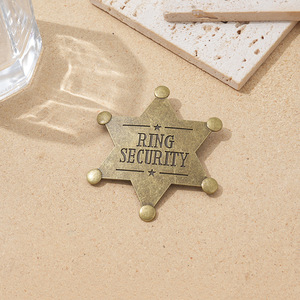 Distintivo metallico esagonale a stella per uso transfrontaliero, in lega di zinco color bronzo antico, per spalline e colletti di uniformi per personale di sicurezza. - Product Image 3