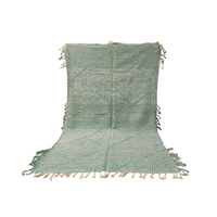 Tapis en laine berbère Zanafi authentique fait main avec motif floral, antidérapant et écologique pour un style de sol moderne et bohème.