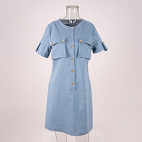 Robe chic pour femmes, bleu clair, col rond, boutons dorés, poches à rabat, manches à revers, coupe décontractée, mini-robe décontractée