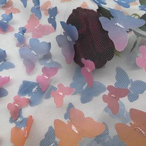 2026 nuevo estampado degradado Arco Iris degradado 3D mariposa bordado suave encaje tul <span class=keywords><strong>tela</strong></span> poliéster <span class=keywords><strong>tela</strong></span> para vestidos de novia de ensueño - Product Image 4