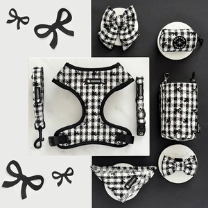 Conjunto de Arnés para Perro, Chaleco Transpirable a Cuadros de Lujo, Ajustable, Bordado de Lazo, Correa para Mascotas Pequeñas y Medianas - Product Image 1