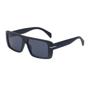 Gafas de Sol Retro con Marco Cuadrado Unisex, Protección UV400, Material de PC, Color Negro, para Conducir y Uso en Exteriores - Product Image 3