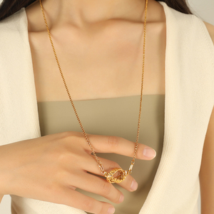 สร้อยคอสเวตเตอร์ไทเทเนียมทรงสี่เหลี่ยมสไตล์วินเทจเครื่องประดับชั้นสูง - Product Image 4