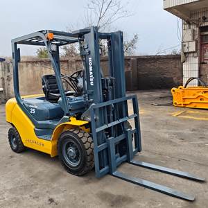 <span class=keywords><strong>Chariot</strong></span> élévateur diesel Komatsu <span class=keywords><strong>d</strong></span>'<span class=keywords><strong>occasion</strong></span> <span class=keywords><strong>de</strong></span> 3 tonnes avec composants <span class=keywords><strong>d</strong></span>'origine, fourches et extensions/housses pour projets <span class=keywords><strong>de</strong></span> terrassement - Product Image 3