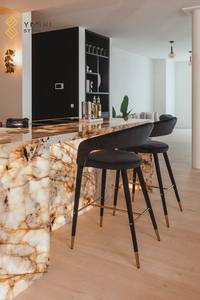 Îlot de Cuisine Moderne YUSHI en Quartzite Translucide Pandora pour Décoration de Cuisines, Salles à Manger et Salons de Maisons et Hôtels - Product Image 4