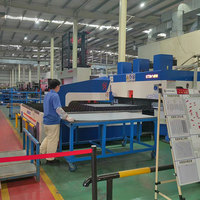 Paneladora CNC Automática con Brazo Robótico y Sistema de Carga y Descarga de Estructuras para Línea de Automatización de Doblado de Chapa Metálica