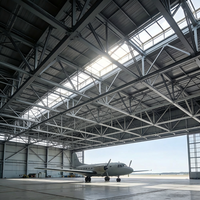 Hangar moderne en structure métallique préfabriquée pour le stockage d'avions privés et l'atelier, avec une grande conception à travée libre