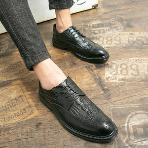 รองเท้าผู้ชายแบบผูกเชือกทรงเหลี่ยม ลวดลายพิมพ์ทันสมัย สไตล์อังกฤษ สำหรับงานทางการ ธุรกิจ ลำลอง  กันลื่น เหมาะสำหรับงานแต่งงาน และเดิน - Product Image 3