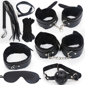 Set Bondage BDSM 7 Pezzi con Manette per Polsi e Caviglie, Frusta, Corda, Bavaglio e Maschera, Kit Fetish in Pelle per Giochi di Coppia - Product Image 4