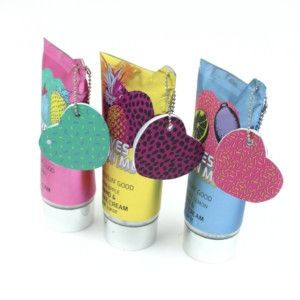 <span class=keywords><strong>Crema</strong></span> <span class=keywords><strong>Mani</strong></span> Idratante Formato Mini per Donne 60ml con Lima per <span class=keywords><strong>Unghie</strong></span> a Forma di Cuore, ODM/OEM, MOQ Basso 1000pz - Product Image 3