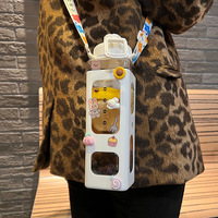 Mignonne tasse carrée à bec verseur avec autocollant ours 3D, en plastique écologique, anti-fuite, avec paille pour boire directement, capacité 700 ml, portable pour enfants