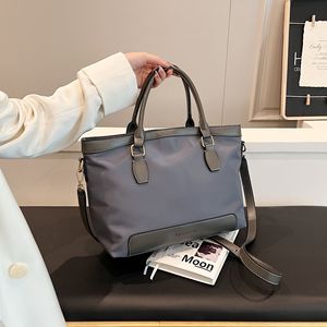 Borsa a Tracolla da Donna di Alta Moda, Grande Capacità, Impermeabile, in Nylon con Cerniera, per Pendolari, Business Casual 2026 - Product Image 4