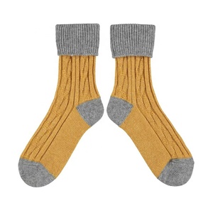 Couverture tricotée personnalisée de 2l et <span class=keywords><strong>chaussettes</strong></span>, sac d'eau chaude, bouteille d'eau chaude en caoutchouc transparent de 2000ml avec couvercle - Product Image 6