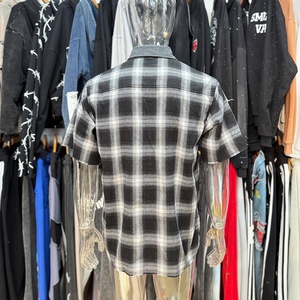 เสื้อเชิ้ตผ้าแฟลนเนลลายสก็อตแบบลำลองติดกระดุม ทรงครอปสำหรับผู้ชาย ผ้าฝ้าย 100% เหมาะสำหรับใส่ในฤดูร้อน แขนสั้น ดีไซน์เสื้อเชิ้ตติดกระดุม - Product Image 6