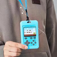 Porte-badge innovant avec design d'interface de jeu, en polyester écologique, et lanières personnalisées avec logo