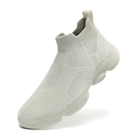 Vente en gros de chaussures de course tendance de grande taille pour hommes chaussures de marche respirantes à tige en maille semelle MD légère style printemps souple