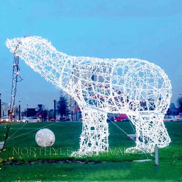 Outdoor mehrfarbige 3D LED Draht rahmen Weihnachten Tier Skulptur Eisbär Riesen motiv Licht