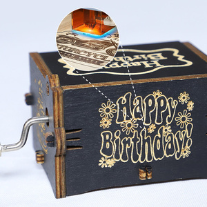Caja de Música de Madera con Manivela, Diseño y Música Personalizados, Regalo Popular de Cumpleaños - Product Image 3