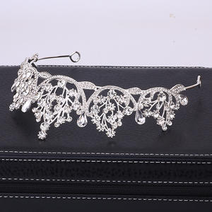 Cerchietto per Capelli Queens Shimmer Star LYC, Stile Moderno di Lusso, Semplice Decorazione con Diamanti Elettroplaccati, Accessorio da Sposa per Principesse - Product Image 6