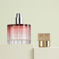 Vente en gros usine – Flacon vaporisateur de parfum irrégulier 40 ml, forme unique, en verre, avec capuchon doré, pompe pulvérisatrice, givré, estampage à chaud, sérigraphie