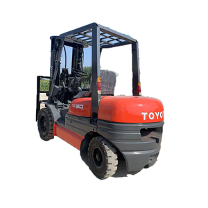 Carretilla elevadora de gas fabricada en Japón TOYOTA FORKLIFT 6FD30 8FD30 7FD30 con cambio lateral de mástil de 4,5 m motor de gas en estado usado para gran oferta - Product Image 1
