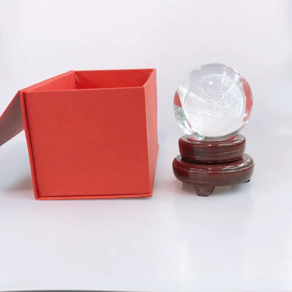 Incisa al Laser ad alta trasparenza Fengshui sfera di cristallo di <span class=keywords><strong>vetro</strong></span> per la decorazione domestica regali di souvenir con stand in legno