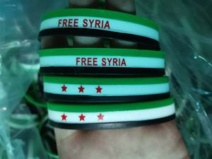 Bracelet en caoutchouc de silicone de gros OEM drapeau couche tricolore <span class=keywords><strong>ensemble</strong></span> nous pouvons pour la Syrie - Product Image 6